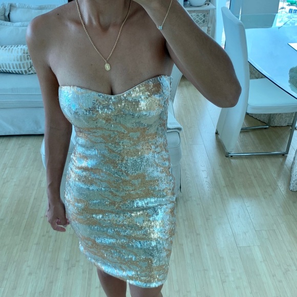 Beautiful Gold Dress - Picture 4 of 6